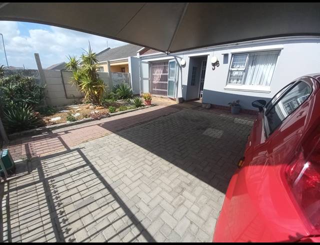 4 BEDROOM HOUSE FOR SALE IN STRANDFONTEIN